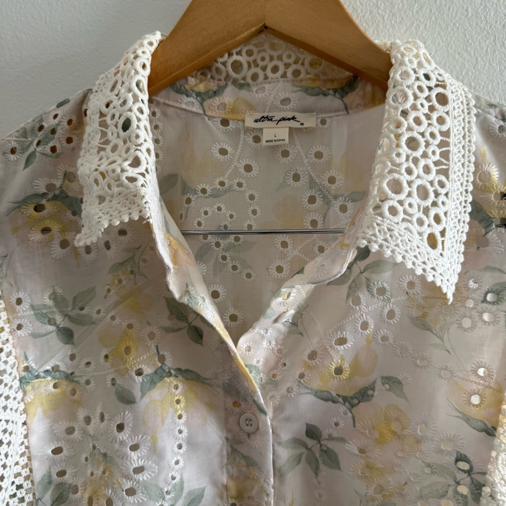 Ultra Pink Yellow Eyelet Floral Print Lace Top size Large - Picture 5 of 10